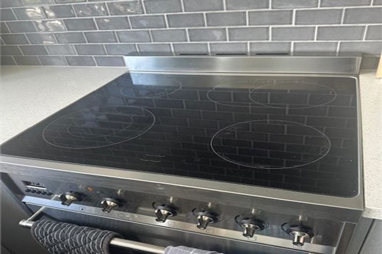 Photo of property in 39 Espin Crescent, Karori, Wellington, 6012