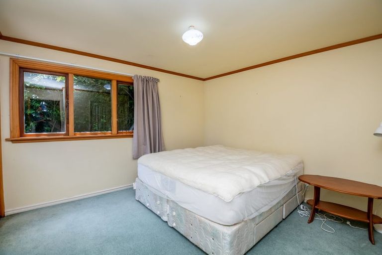 Photo of property in 5 Whiorau Grove, Lowry Bay, Lower Hutt, 5013