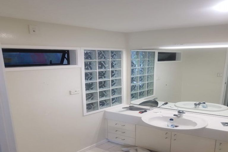 Photo of property in 1/13 Sylvan Park Avenue, Milford, Auckland, 0620