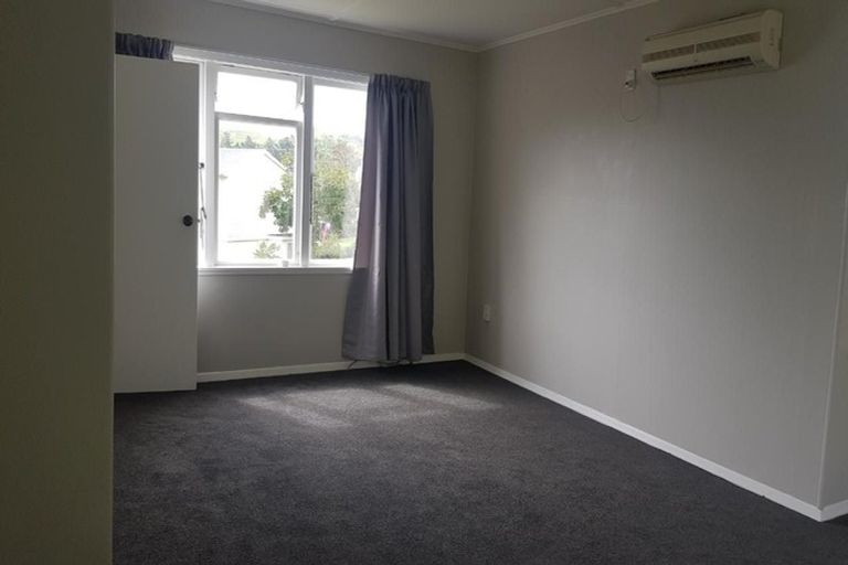 Photo of property in 2a-2b Devon Place, Cannons Creek, Porirua, 5024