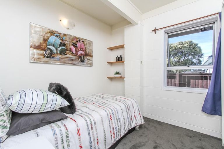 Photo of property in 4/100 Titirangi Road, New Lynn, Auckland, 0600