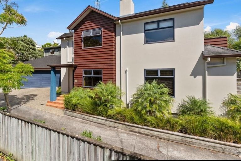 Photo of property in 18 Beulah Avenue, Rothesay Bay, Auckland, 0630