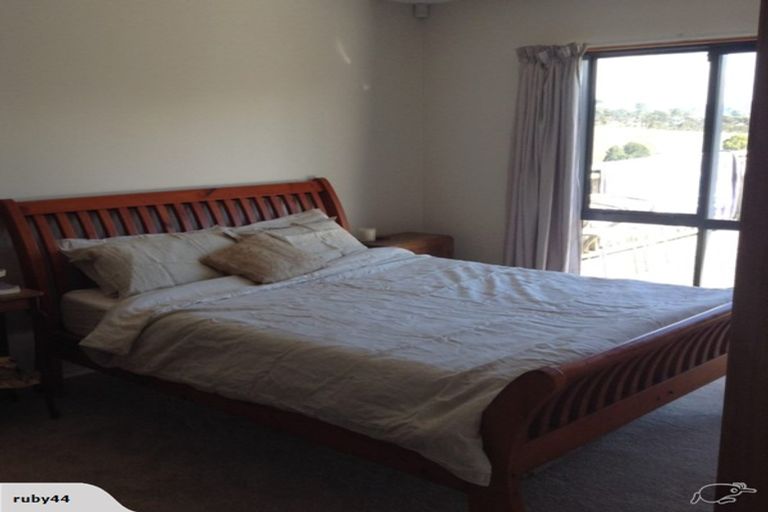 Photo of property in 54 Sunnyvale Road, Massey, Auckland, 0614