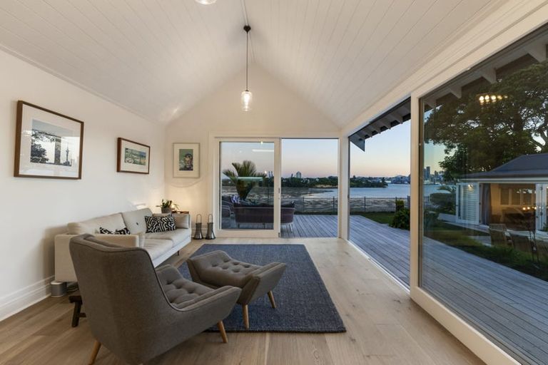 Photo of property in 21 Norwood Road, Bayswater, Auckland, 0622