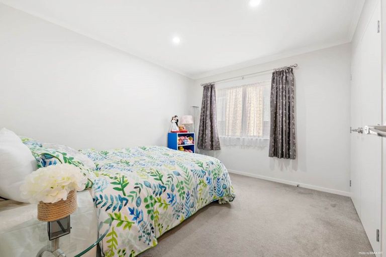 Photo of property in 1 Sunshine Lane, Flat Bush, Auckland, 2019