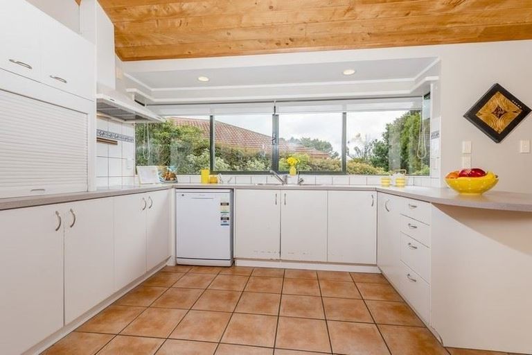 Photo of property in 11 Queen Natalie Place, Massey, Auckland, 0614
