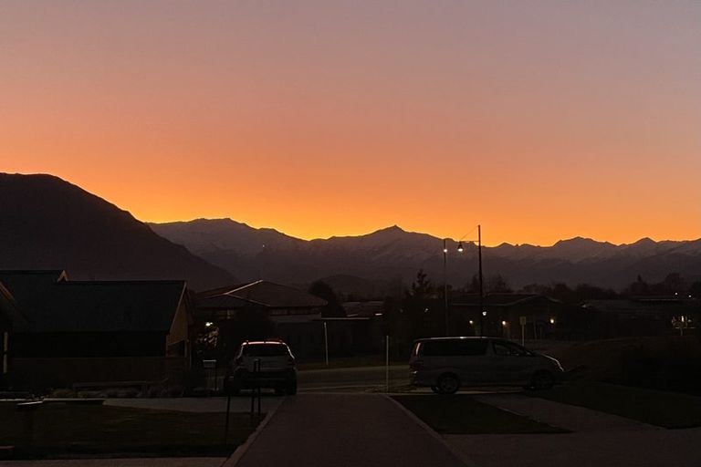 Photo of property in 13 Tuke Lane, Wanaka, 9305