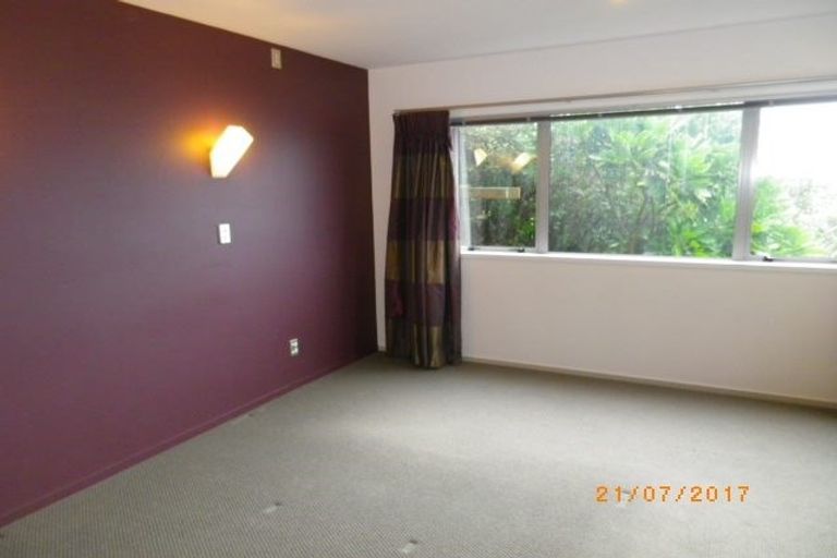 Photo of property in 41 Dress Circle, Newlands, Wellington, 6037