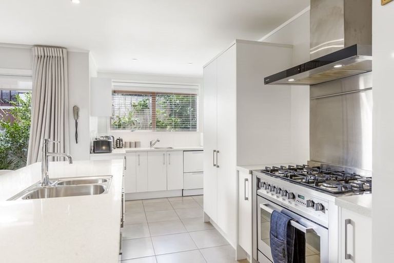 Photo of property in 30 Maxwelton Drive, Mairangi Bay, Auckland, 0630