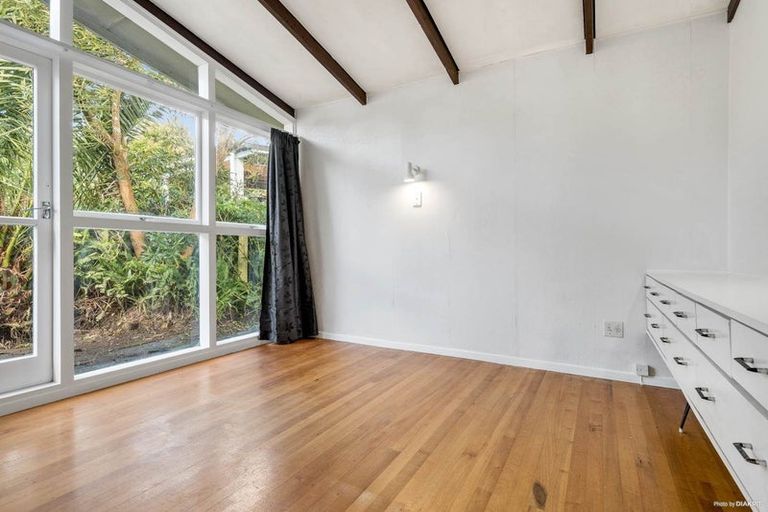 Photo of property in 28 Sunnyfield Crescent, Glenfield, Auckland, 0629