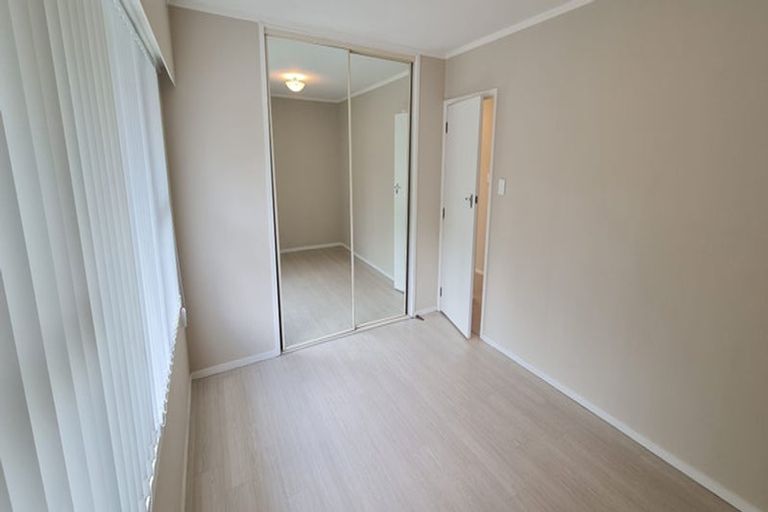 Photo of property in 2/52 Bentley Avenue, Glenfield, Auckland, 0629