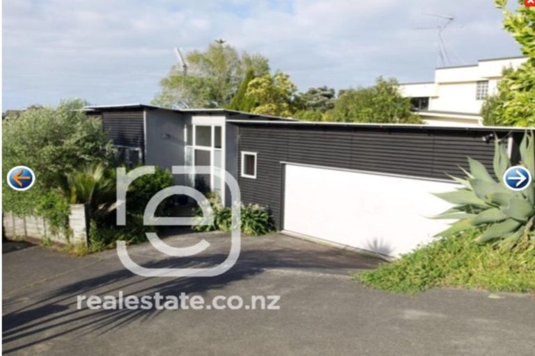 Photo of property in 657 Beach Road, Rothesay Bay, Auckland, 0630