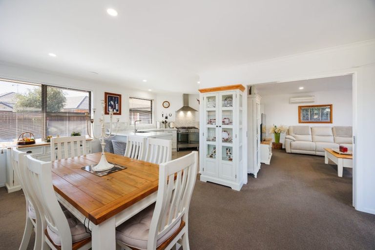 Photo of property in 18 Medallion Court, Kelvin Grove, Palmerston North, 4414