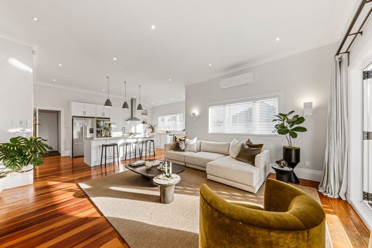 Photo of property in 1/20 Corrella Road, Belmont, Auckland, 0622