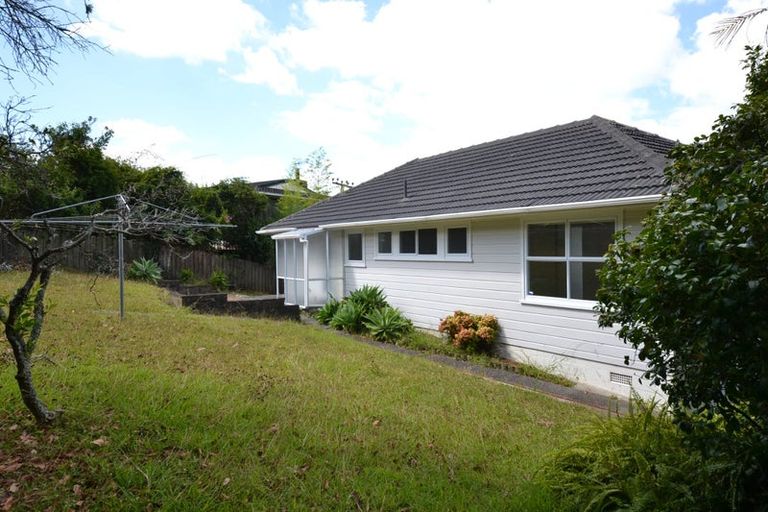 Photo of property in 27 Chivalry Road, Glenfield, Auckland, 0629