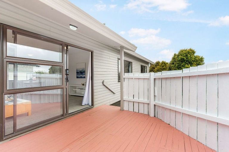 Photo of property in 1/12 Melleray Place, Randwick Park, Auckland, 2105