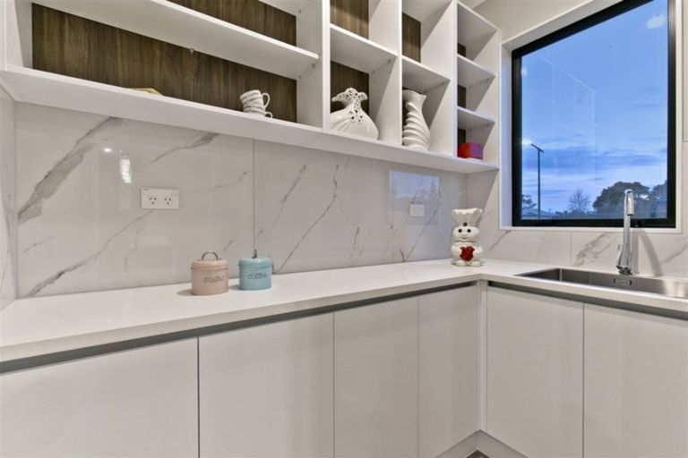 Photo of property in 7 Len Ireland Drive, Kumeu, 0810