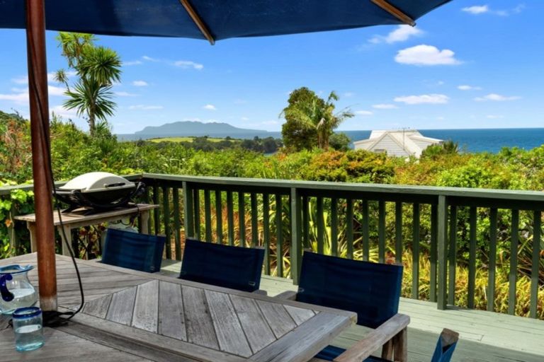 Photo of property in 3 Kowhai Terrace, Leigh, 0985