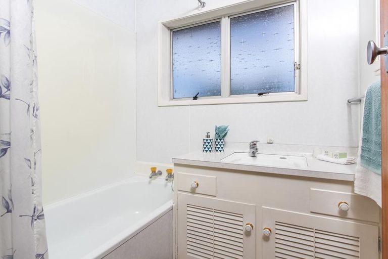 Photo of property in 4/100 Titirangi Road, New Lynn, Auckland, 0600