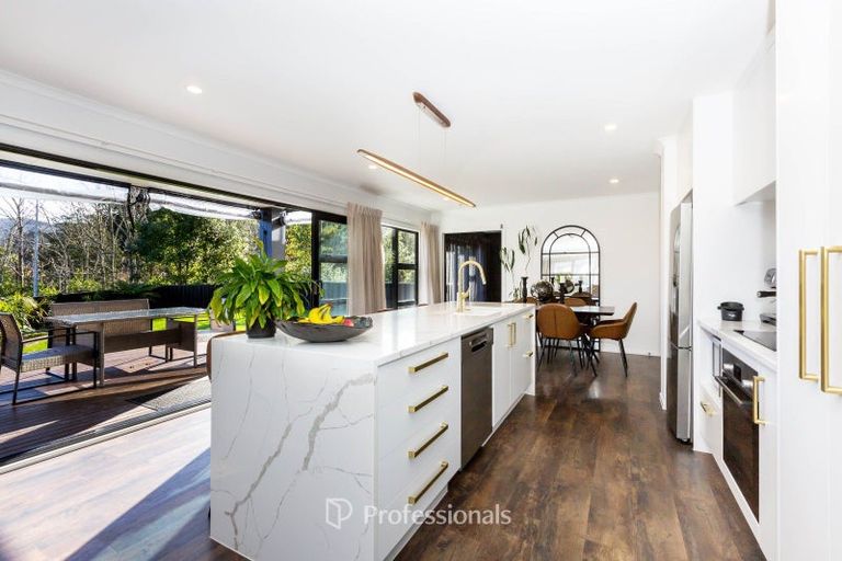 Photo of property in 22 Rewarewa Way, Timberlea, Upper Hutt, 5018