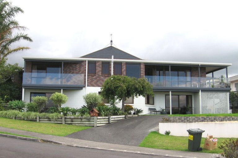 Photo of property in 26 Bernleigh Terrace, West Harbour, Auckland, 0618