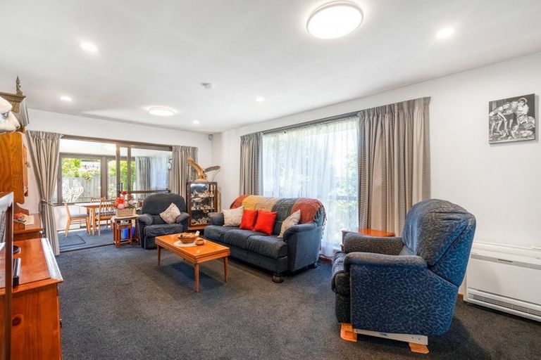 Photo of property in 15 Resolution Place, Bryndwr, Christchurch, 8053