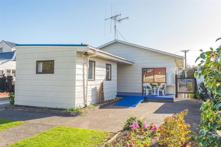 Photo of property in 8 Abbot Street, Gonville, Whanganui, 4501