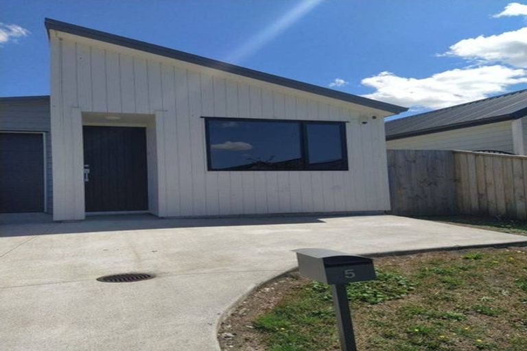 Photo of property in 5 Farmland Road, Papakura, 2110