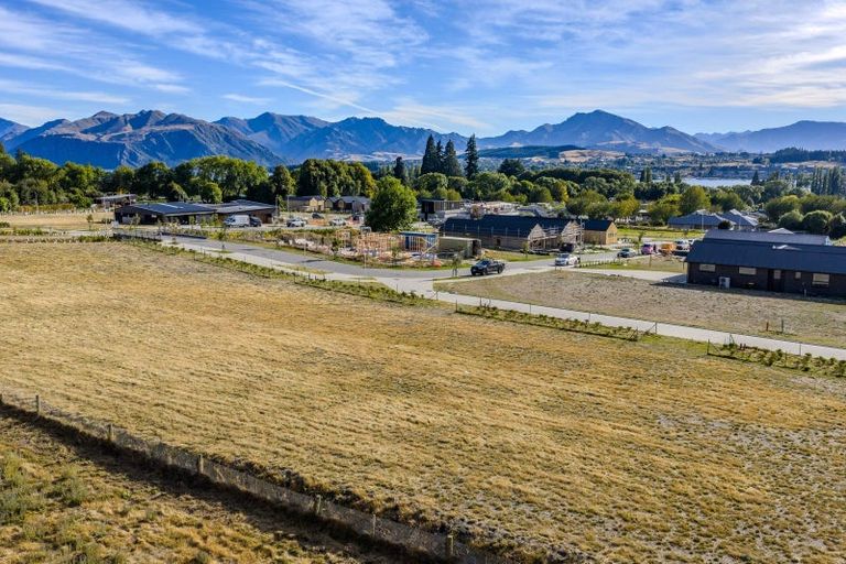 Photo of property in 4 Glenbrook Lane, Wanaka, 9305