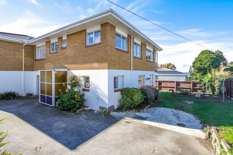 Photo of property in 4/100 Titirangi Road, New Lynn, Auckland, 0600
