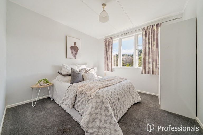 Photo of property in 5 Holly Grove, Maungaraki, Lower Hutt, 5010
