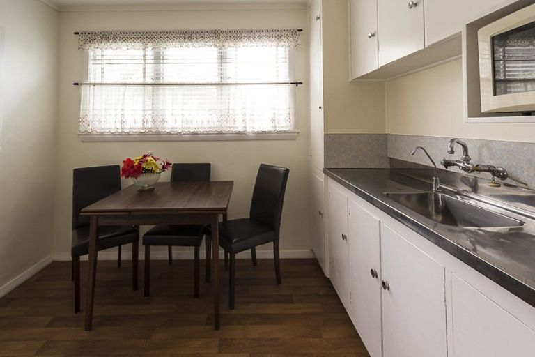 Photo of property in 5 Christian Street, Bryndwr, Christchurch, 8053