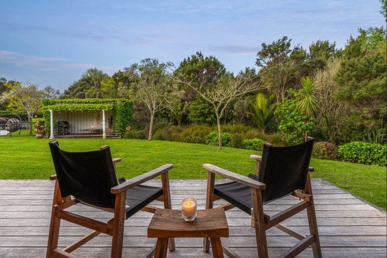 Photo of property in 2 Tamahunga Drive, Matakana, Warkworth, 0985