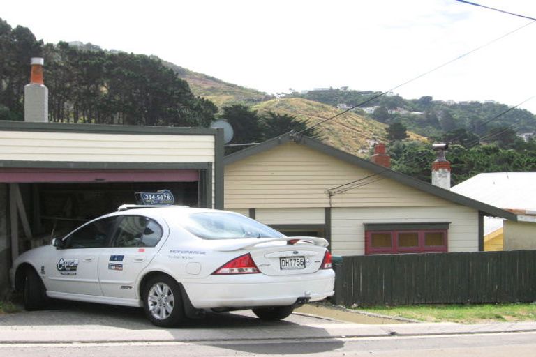 Photo of property in 42 Rhine Street, Island Bay, Wellington, 6023