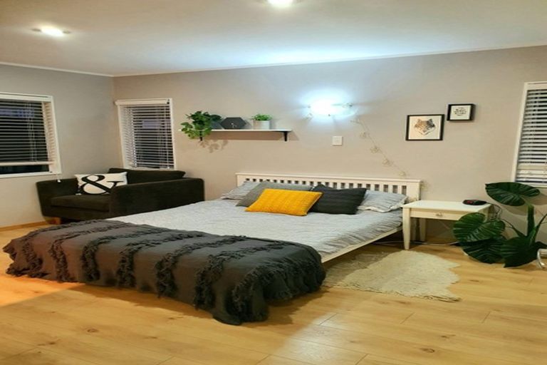 Photo of property in 1/59 Topliss Drive, Northcross, Auckland, 0632