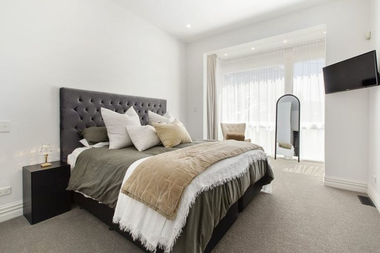 Photo of property in 60 Hawker Street, Mount Victoria, Wellington, 6011