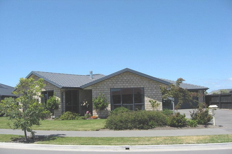 Photo of property in 26 Ruahine Place, Parklands, Christchurch, 8083