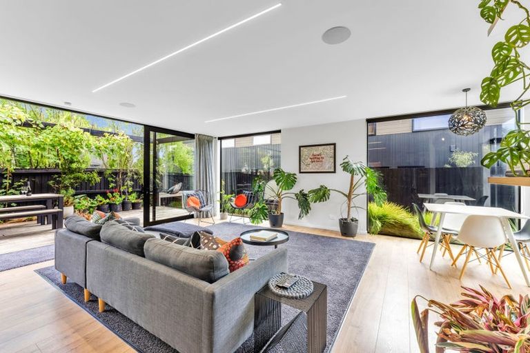 Photo of property in 53a Edward Avenue, Edgeware, Christchurch, 8013