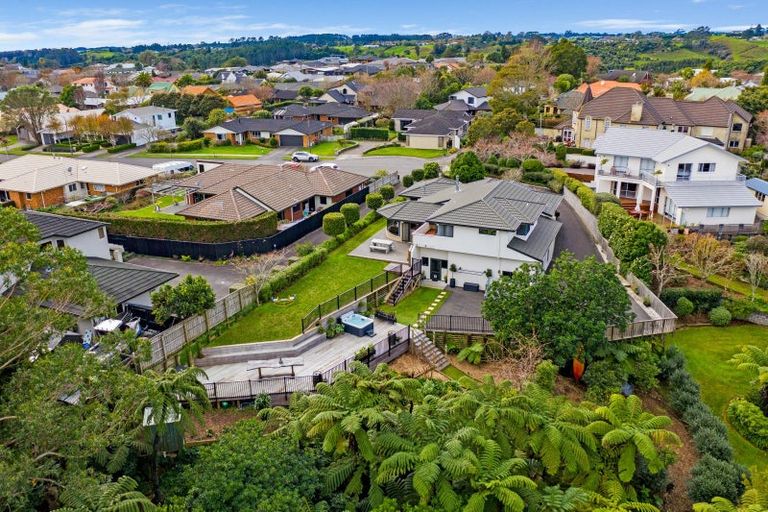 Photo of property in 22 Kinross Drive, Merrilands, New Plymouth, 4312