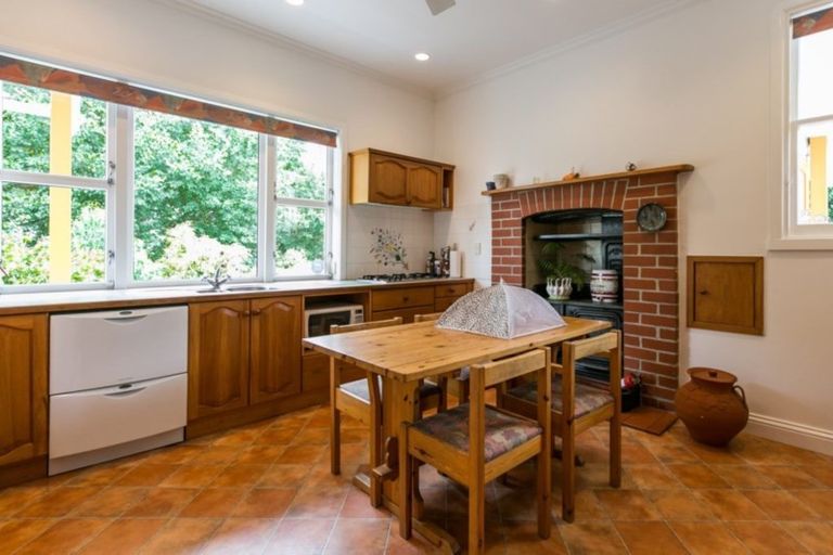 Photo of property in 15 Sealy Road, Bluff Hill, Napier, 4110