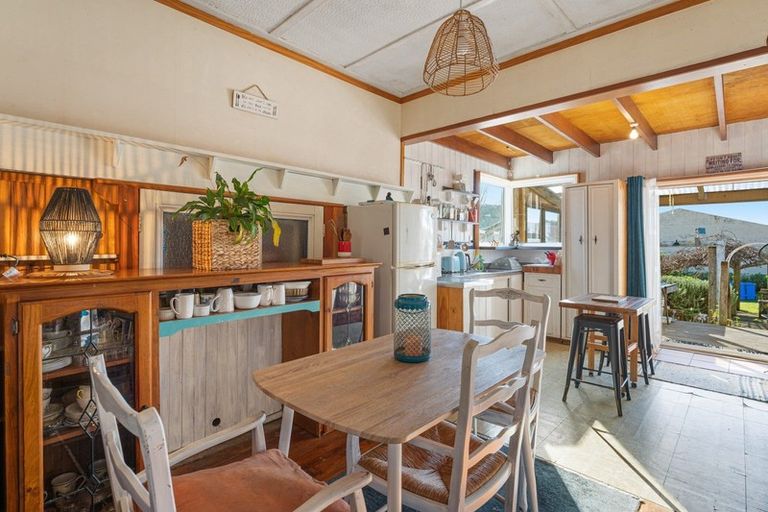 Photo of property in 8 Harbour Street, Moturoa, New Plymouth, 4310