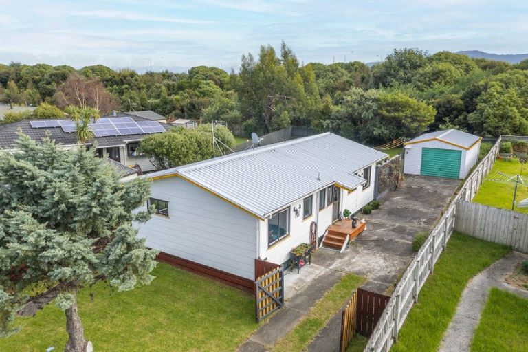 Photo of property in 19 Spackman Crescent, Paraparaumu, 5032