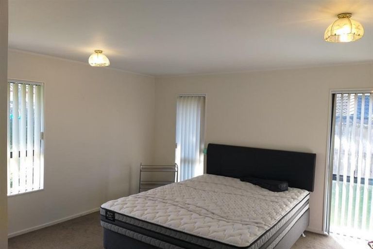 Photo of property in 6 Frank Bunce Grove, Flat Bush, Auckland, 2019