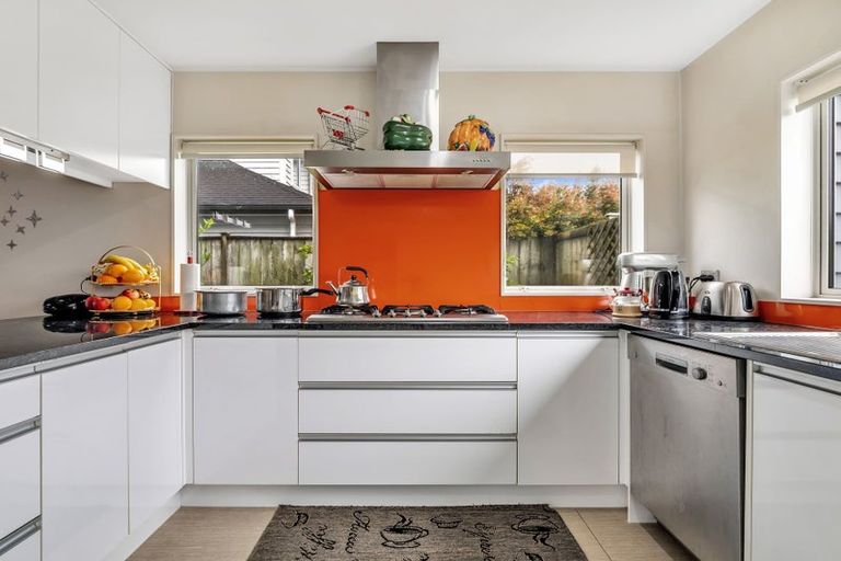 Photo of property in 33 Pickaberry Avenue, Karaka, Papakura, 2113