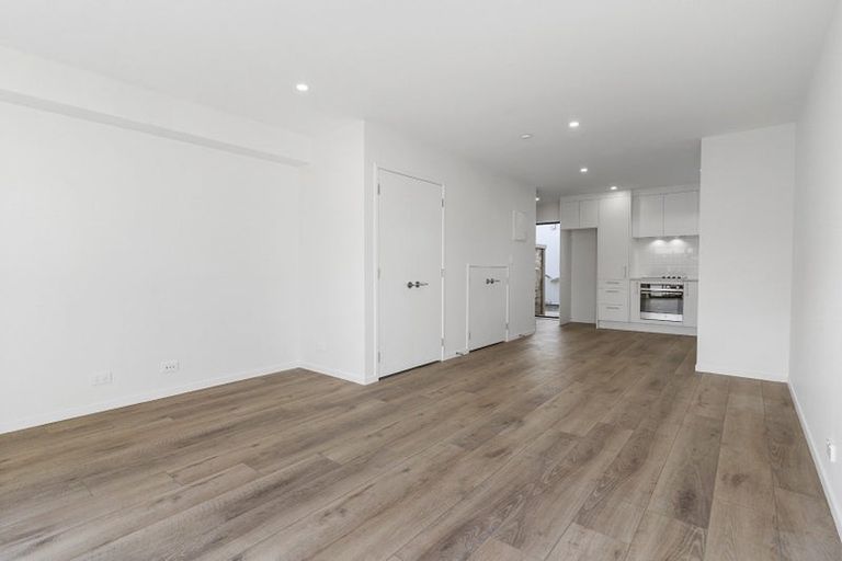 Photo of property in 2f Stokes Avenue, Te Atatu Peninsula, Auckland, 0610