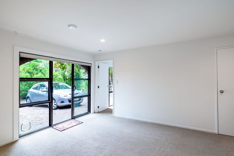 Photo of property in 20 Portsea Place, Chatswood, Auckland, 0626