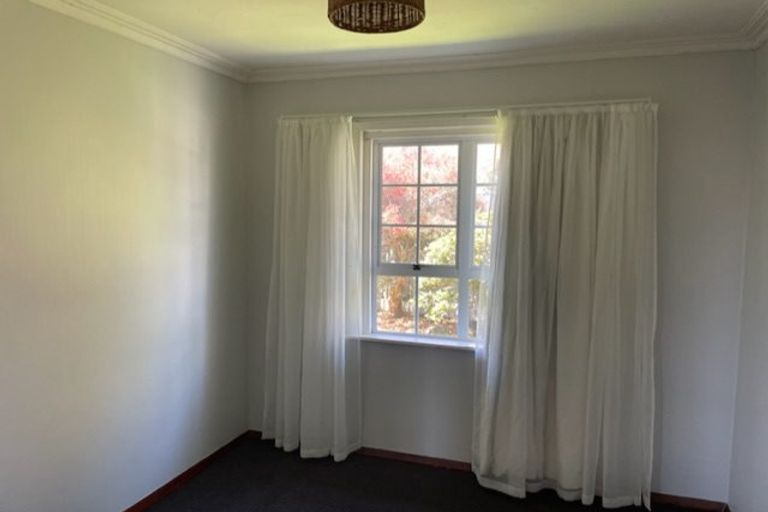 Photo of property in 23 Queens Road, Glen Avon, New Plymouth, 4312