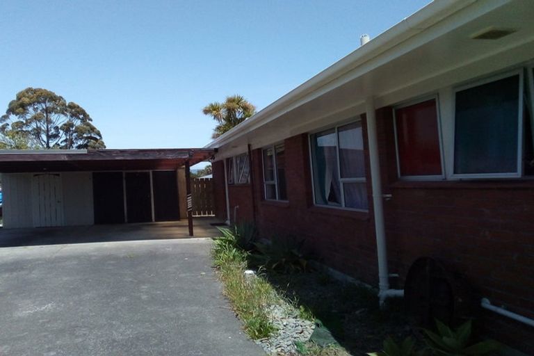 Photo of property in 2/34 Blacklock Avenue, Henderson, Auckland, 0612