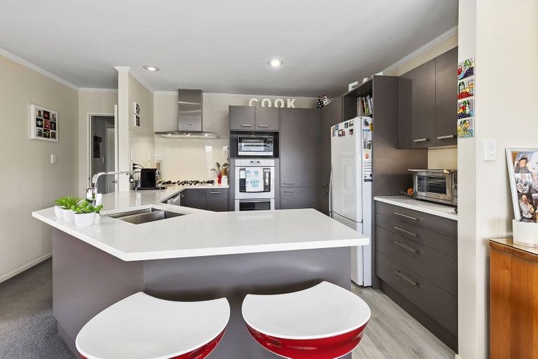 Photo of property in 95 Woodman Drive, Tawa, Wellington, 5028