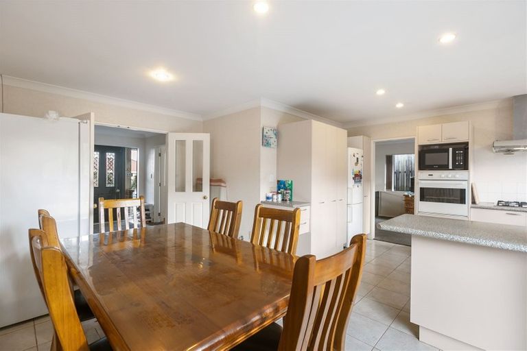 Photo of property in 13 Rathmar Drive, Manurewa, Auckland, 2105